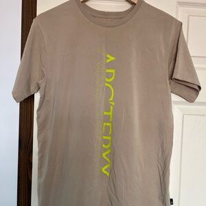 Arc'teryx Tan Short Sleeve Tee Casual Comfort
